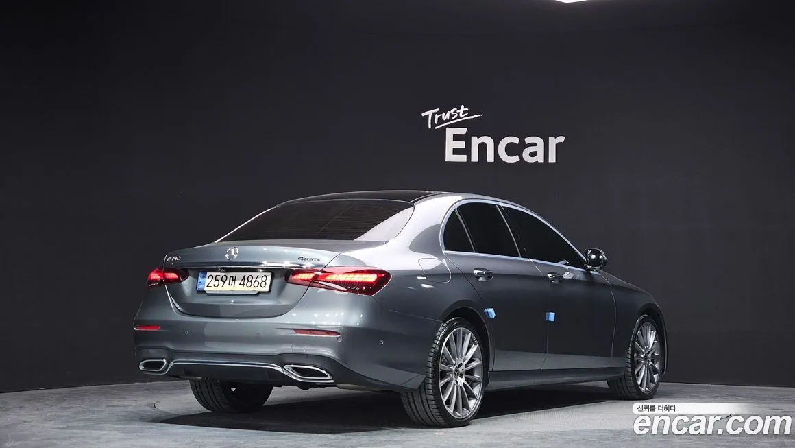Mercedes-Benz E-Class — фото 2