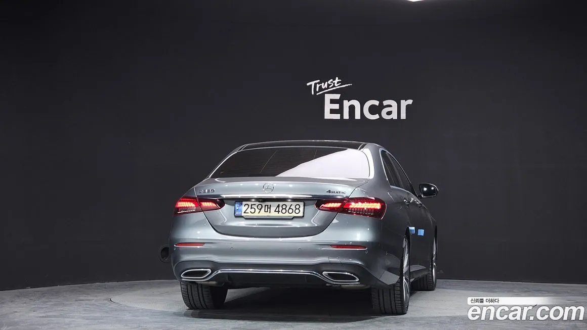 Mercedes-Benz E-Class — фото 4