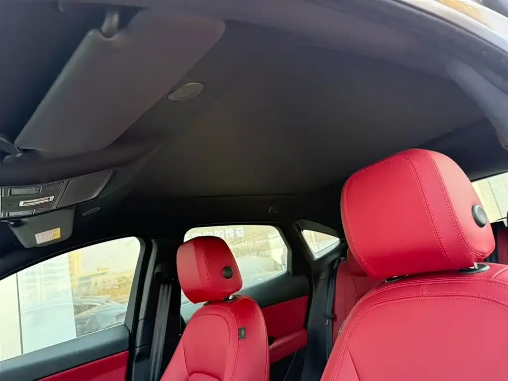 Jaguar E-PACE — фото 10