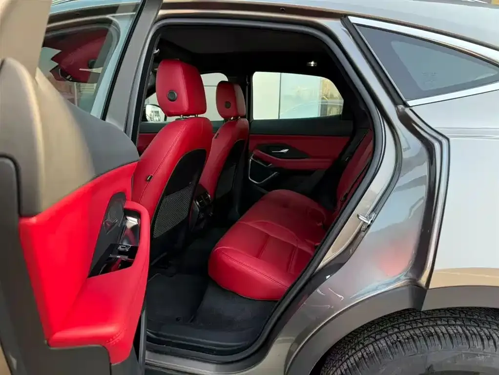 Jaguar E-PACE — фото 9