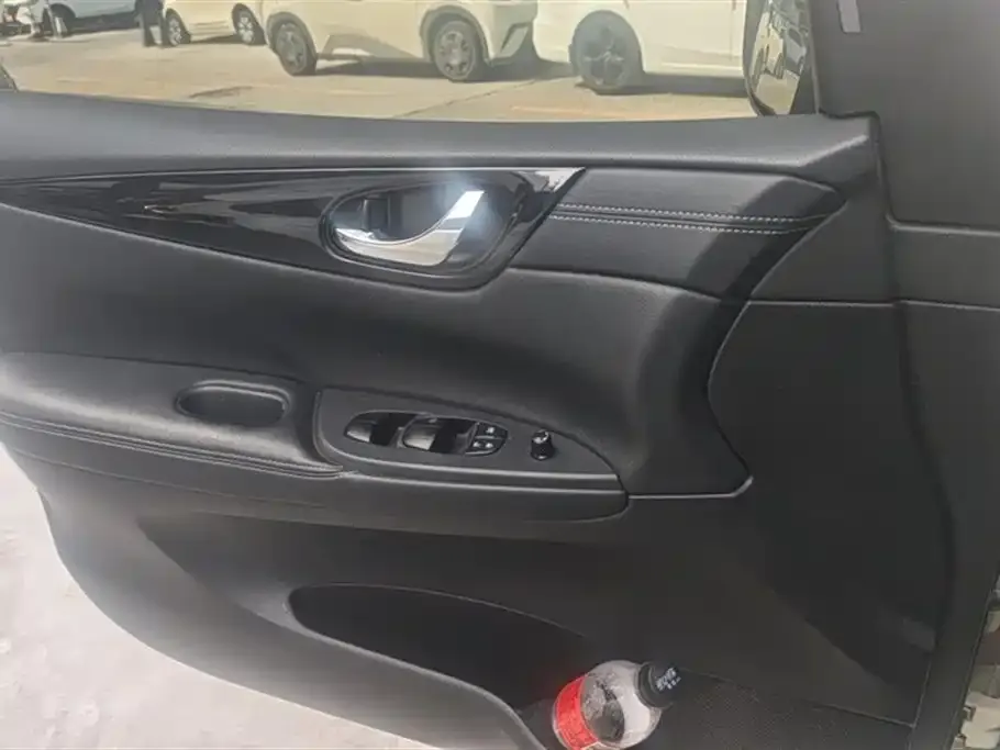 Nissan Tiida 2022 из CN, фото 10