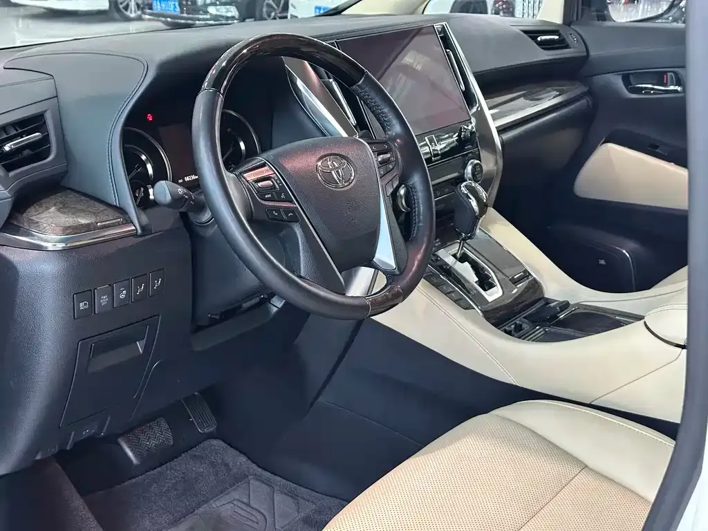 Toyota Vellfire 2023 из CN, фото 5