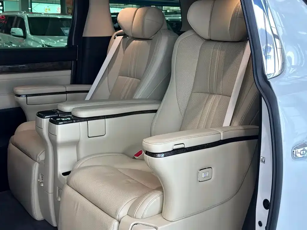 Toyota Vellfire 2023 из CN, фото 9