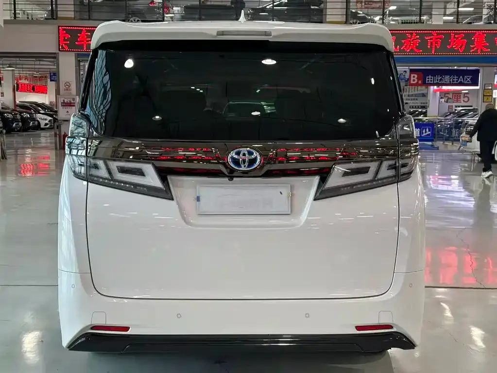 Toyota Vellfire 2023 из CN, фото 2