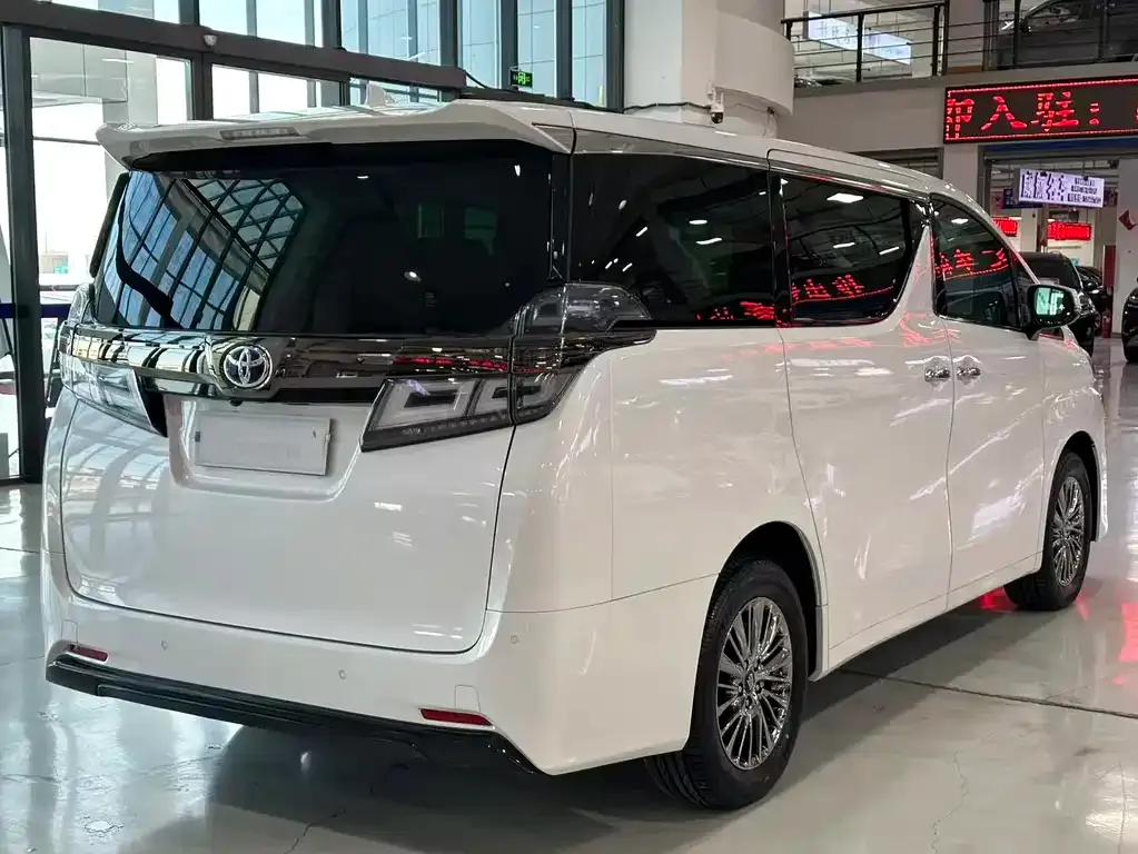 Toyota Vellfire 2023 из CN, фото 8