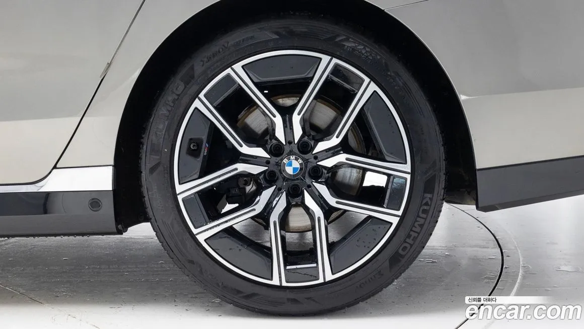 BMW 7-Series — фото 10