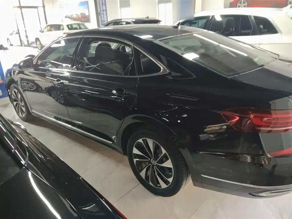 Volkswagen Passat — фото 8