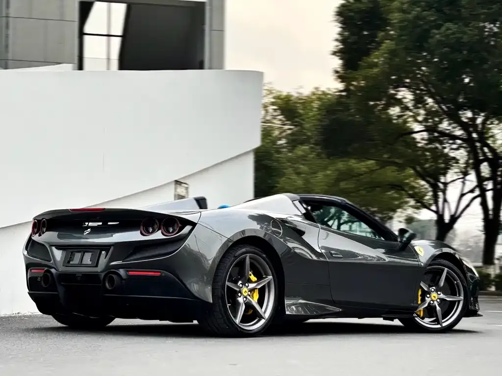 Ferrari F8 — фото 6