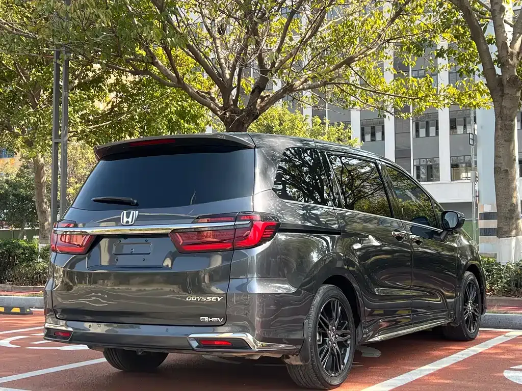 Honda Odyssey — фото 10