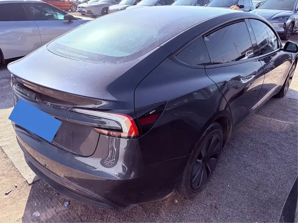Tesla Model 3 — фото 10