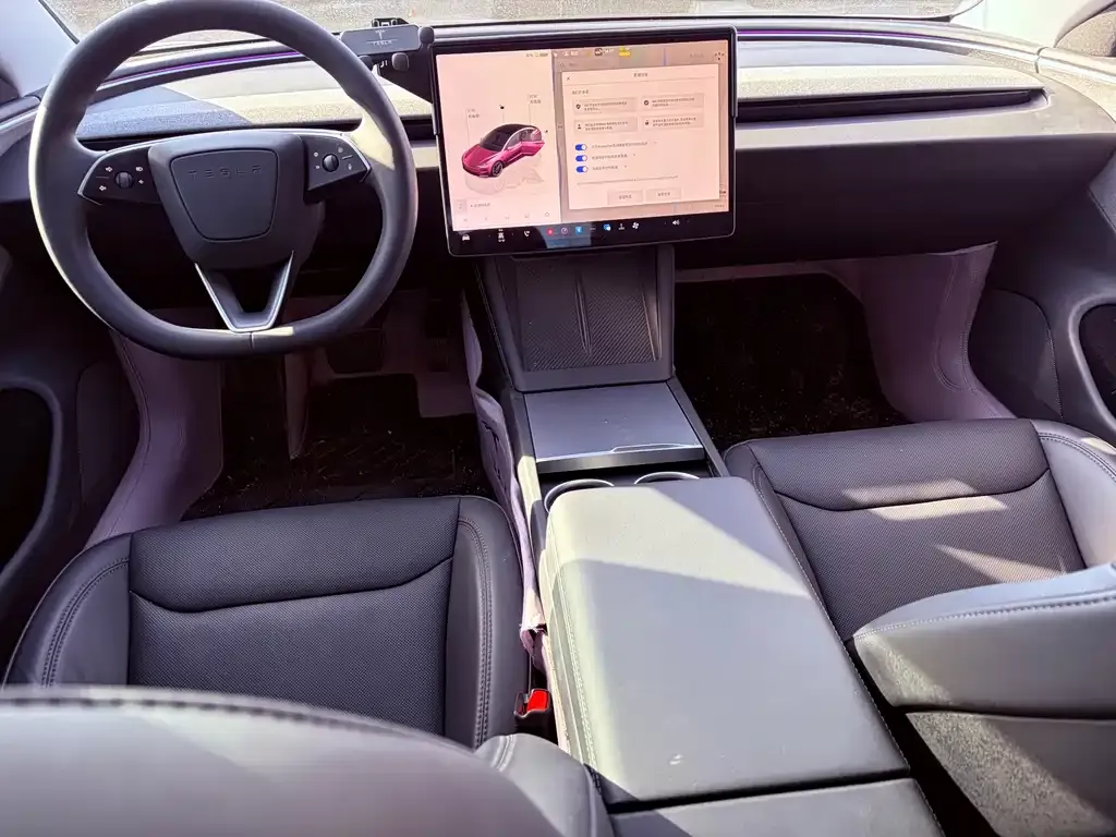 Tesla Model 3 — фото 7