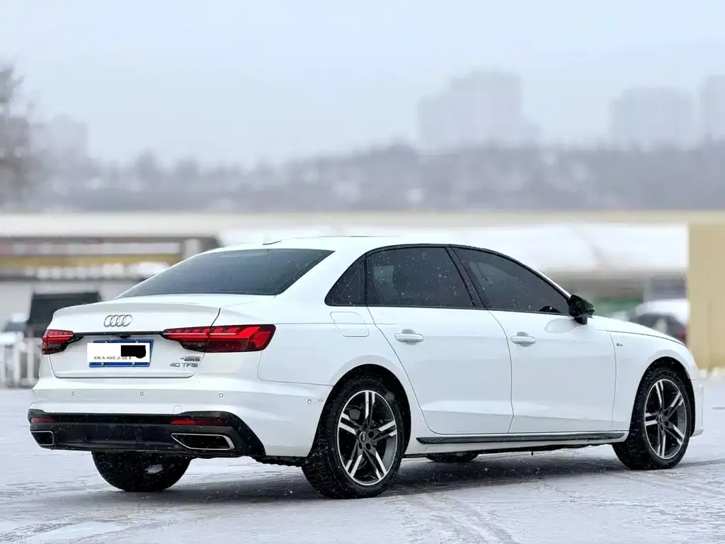 Audi A4L 2023 из CN, фото 4
