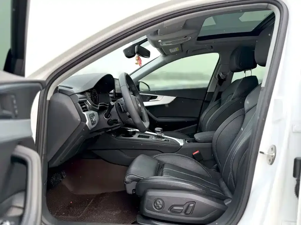 Audi A4L 2023 из CN, фото 7