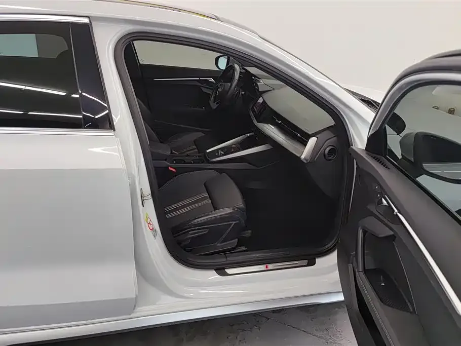 Audi A3 2023 из CN, фото 4