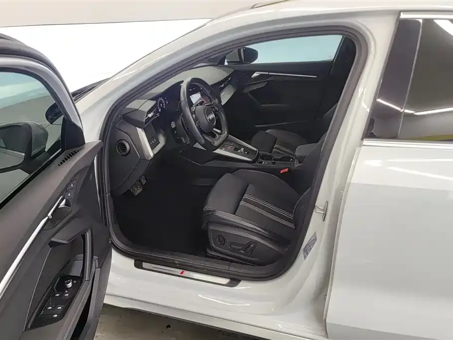 Audi A3 2023 из CN, фото 3