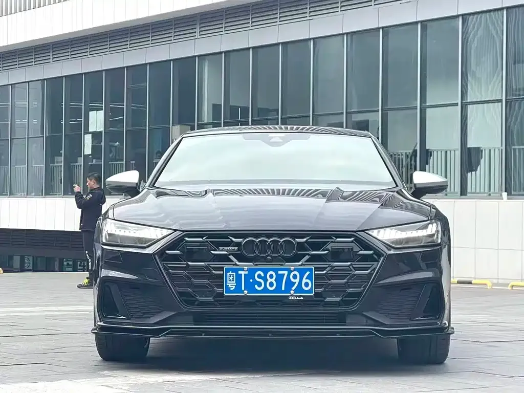 Audi A7L 2023 из CN, фото 8