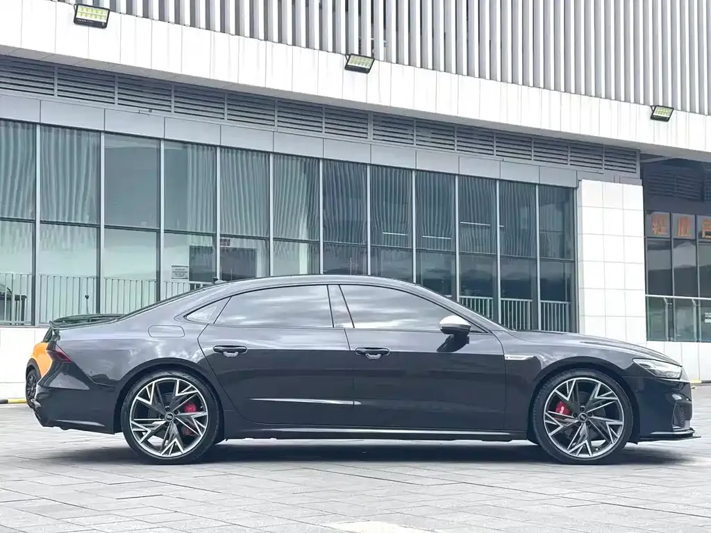 Audi A7L 2023 из CN, фото 6