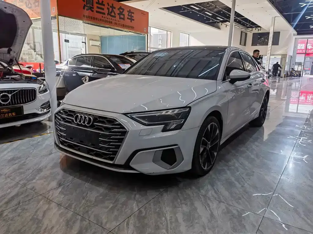Audi A3 2023 из CN, фото 1