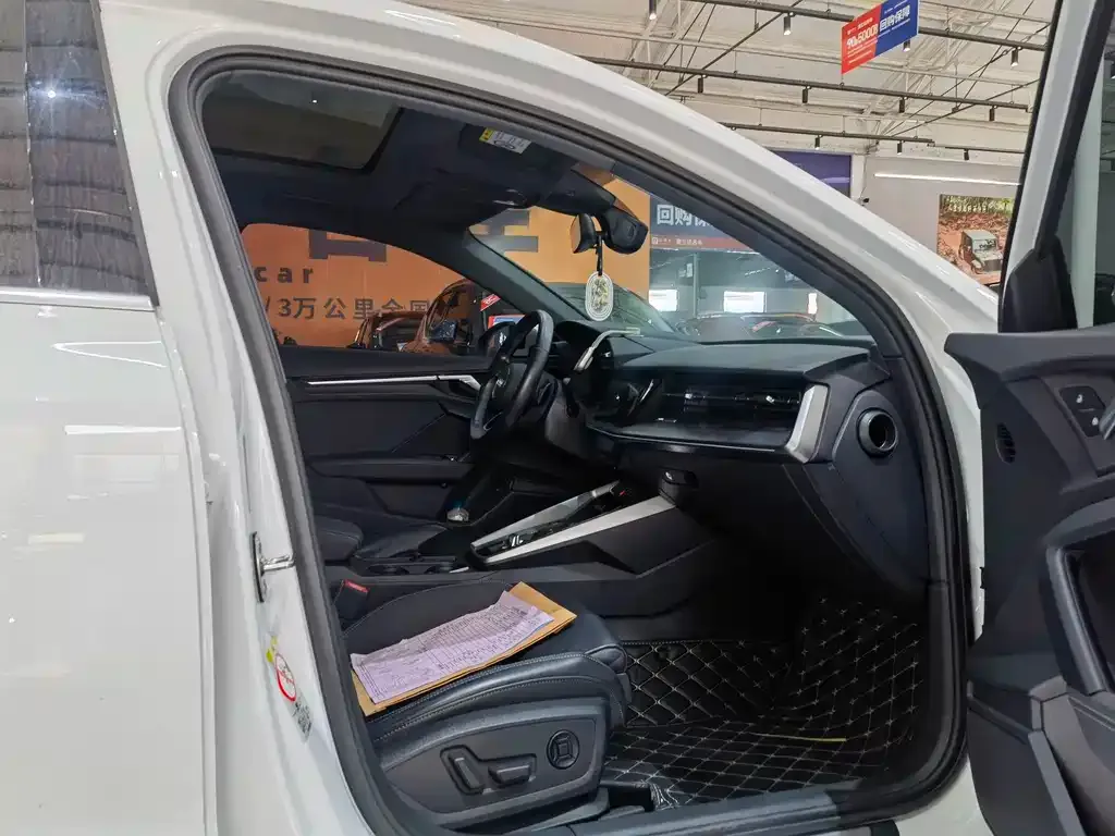 Audi A3 2023 из CN, фото 2