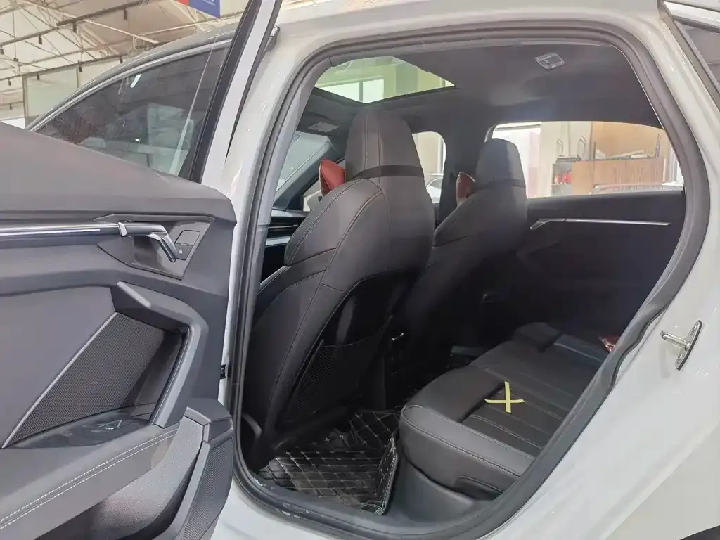 Audi A3 2023 из CN, фото 3