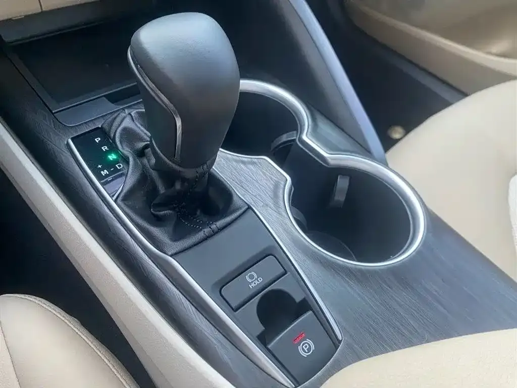 Toyota Camry 2023 из CN, фото 2