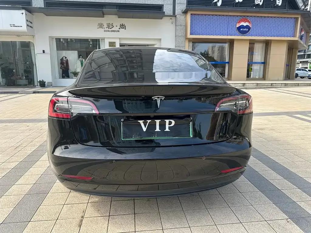 Tesla Model 3 — фото 10
