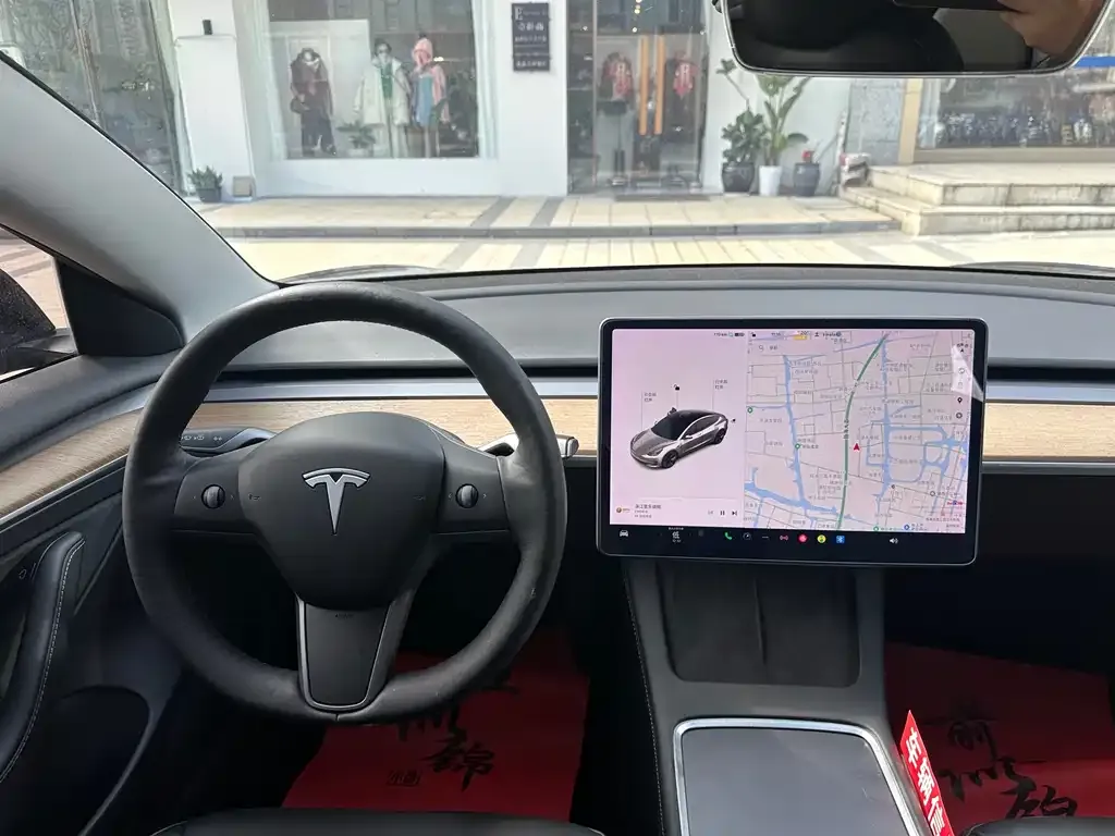Tesla Model 3 — фото 7
