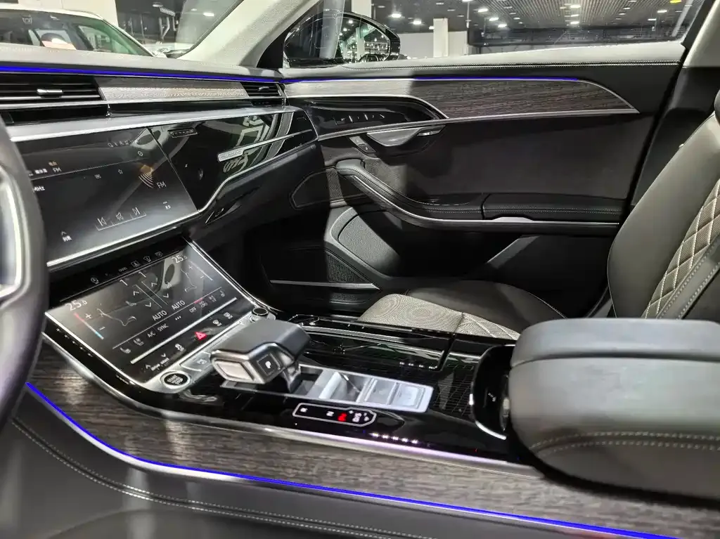 Audi A8 2024 из CN, фото 4