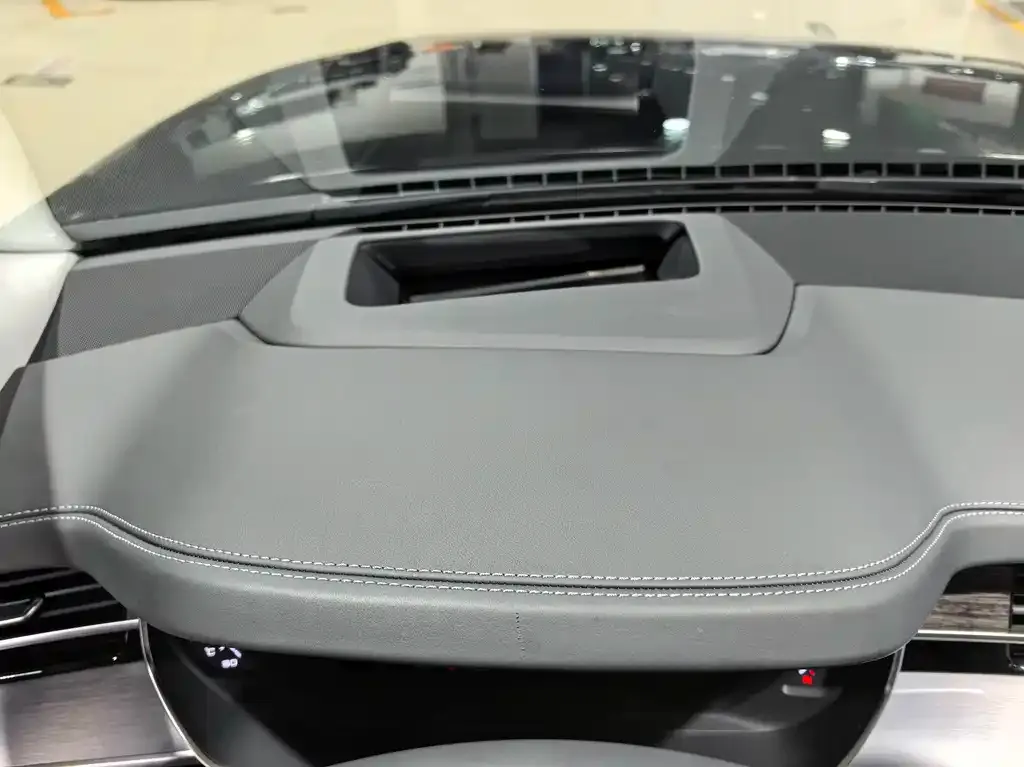 Audi A8 2024 из CN, фото 2