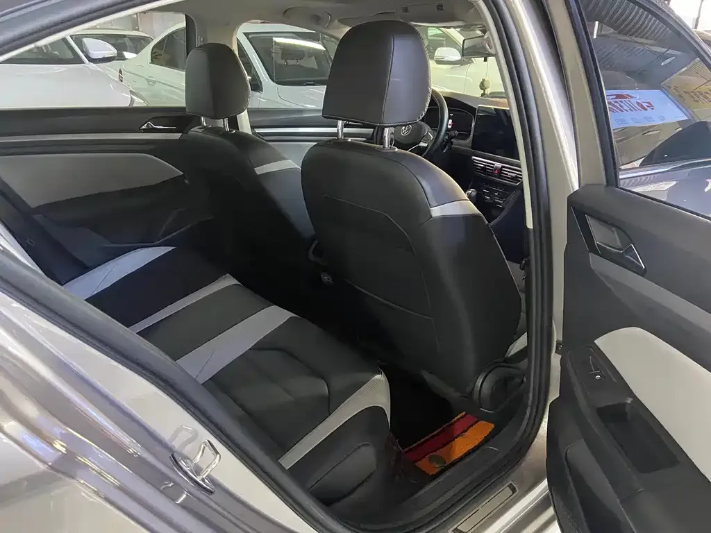 Volkswagen Bora 2023 из CN, фото 7