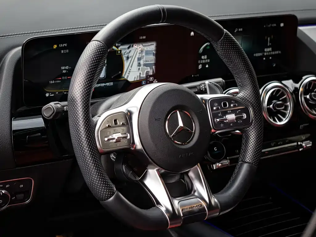 Mercedes-Benz GLA AMG — фото 3