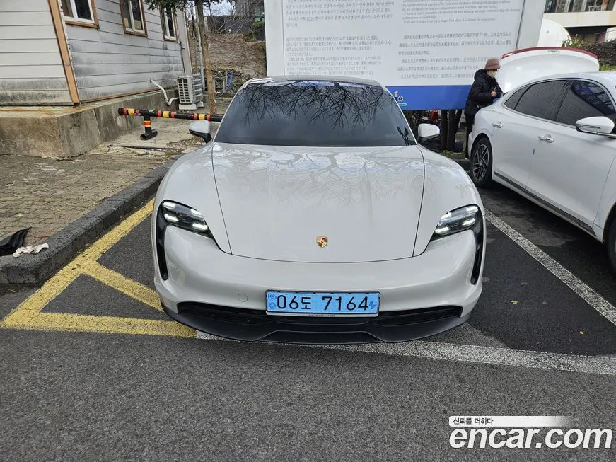 Porsche Taycan 2021 из KR, фото 1