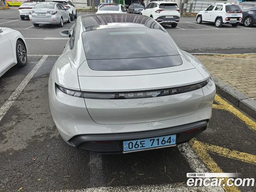 Porsche Taycan 2021 из KR, фото 3