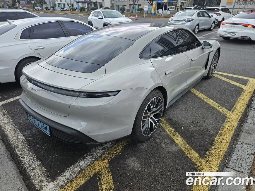 Porsche Taycan 2021 из KR, фото 4