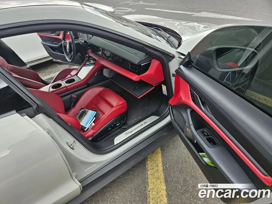 Porsche Taycan 2021 из KR, фото 9