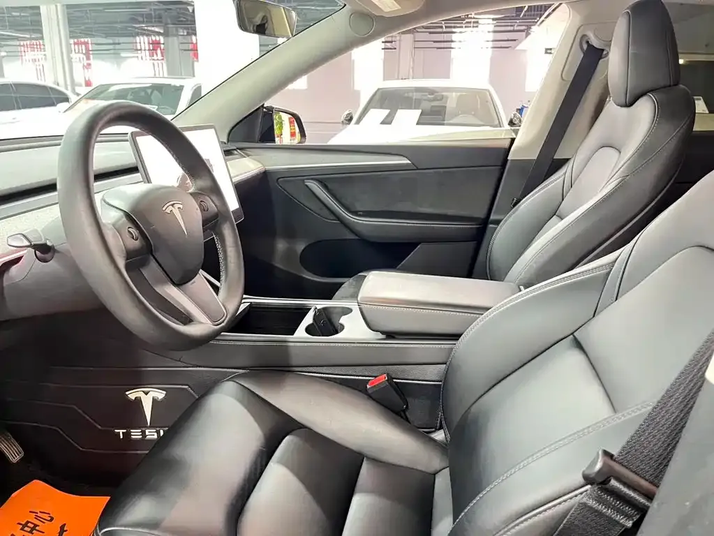 Tesla Model Y — фото 6
