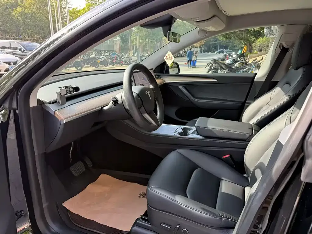 Tesla Model Y — фото 7