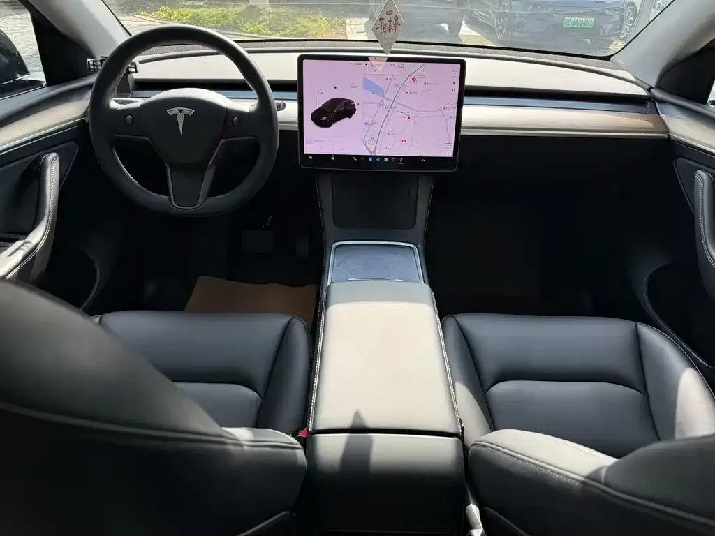 Tesla Model Y — фото 9