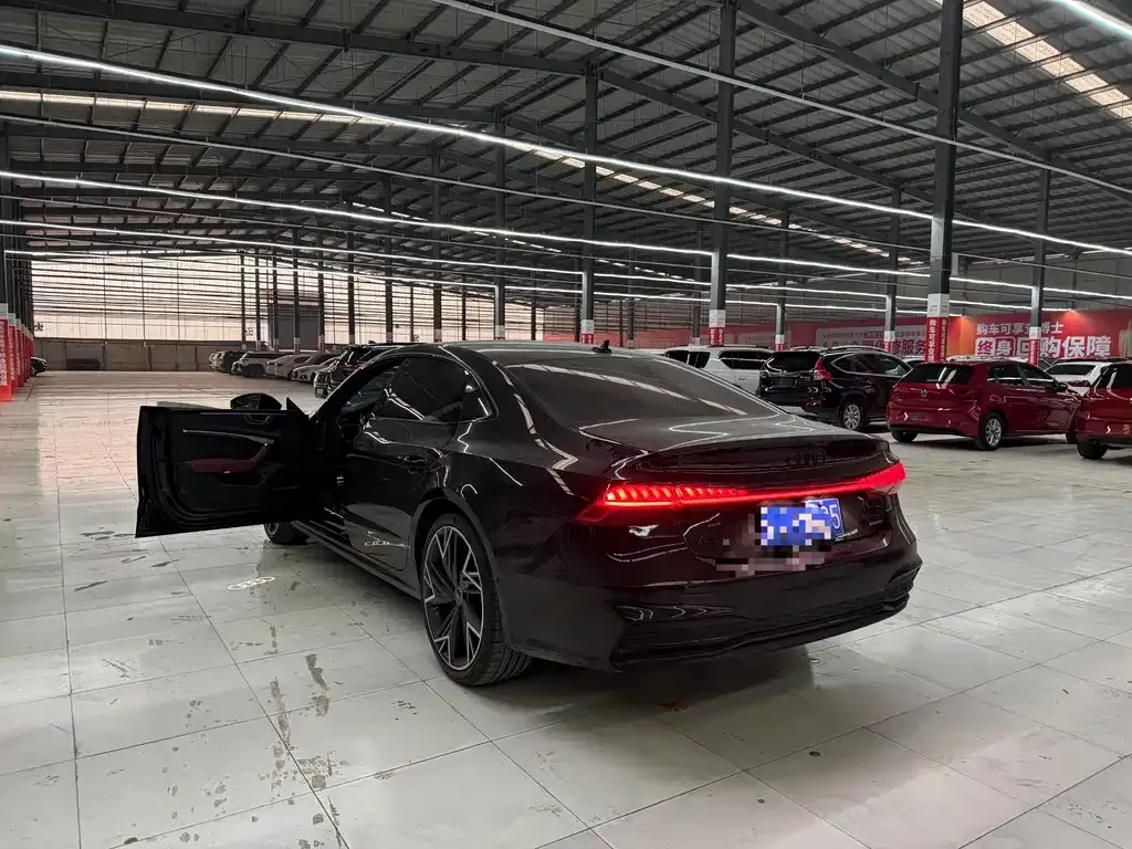 Audi A7L 2022 из CN, фото 7