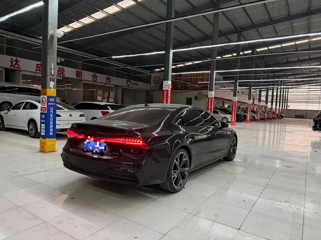 Audi A7L 2022 из CN, фото 3