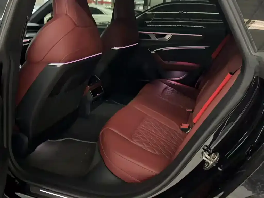 Audi A7L 2022 из CN, фото 2