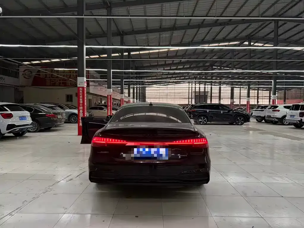 Audi A7L 2022 из CN, фото 8