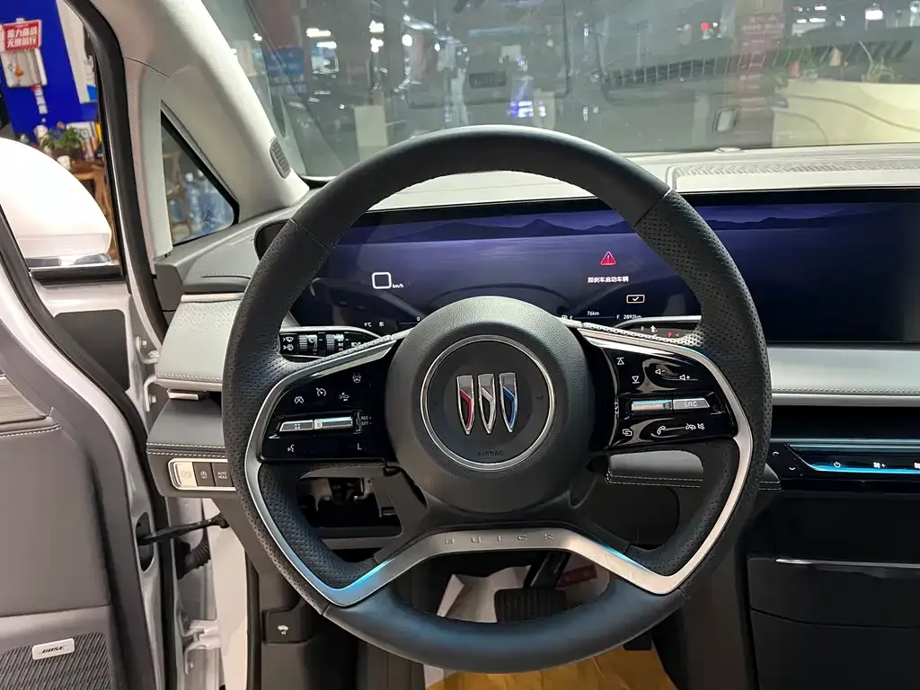 Buick GL8 2024 из CN, фото 10