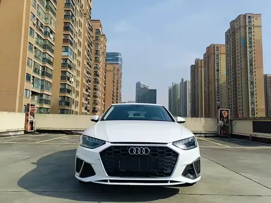 Audi A4L 2022 из CN, фото 2