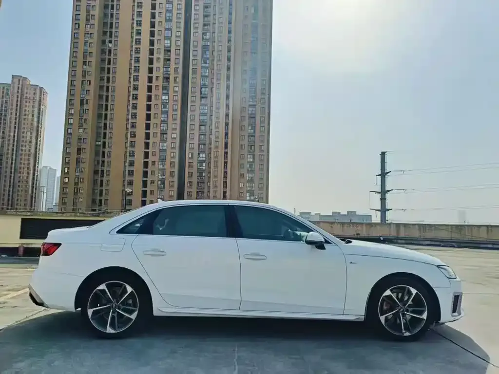 Audi A4L 2022 из CN, фото 3