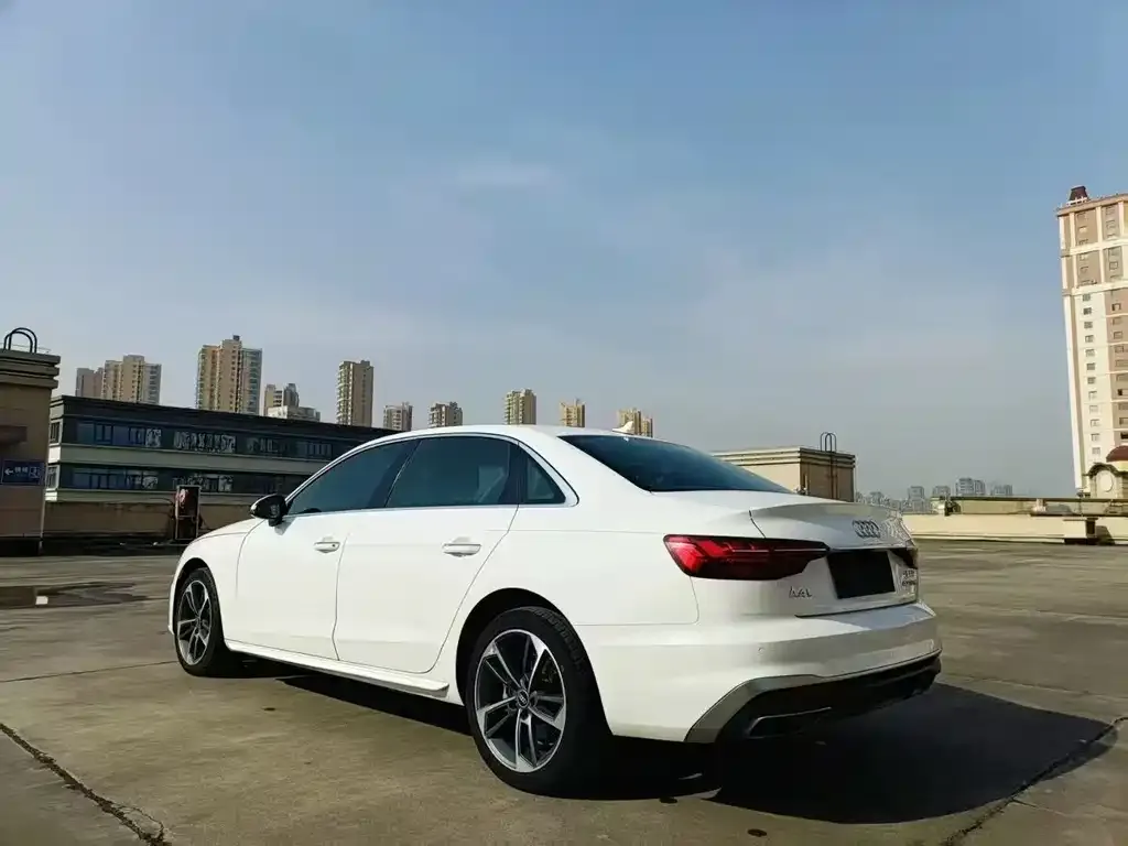 Audi A4L 2022 из CN, фото 9