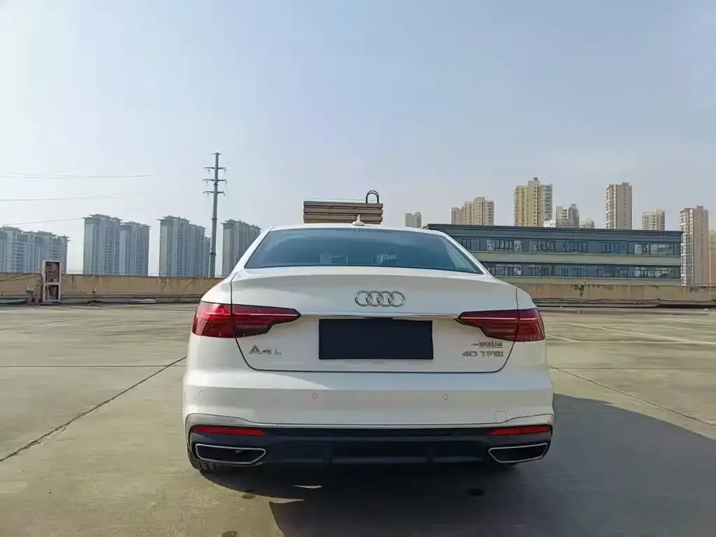 Audi A4L 2022 из CN, фото 4