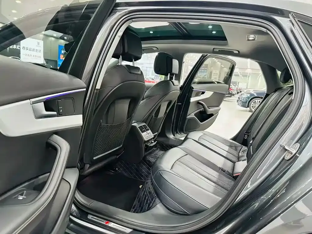 Audi A4L 2023 из CN, фото 10