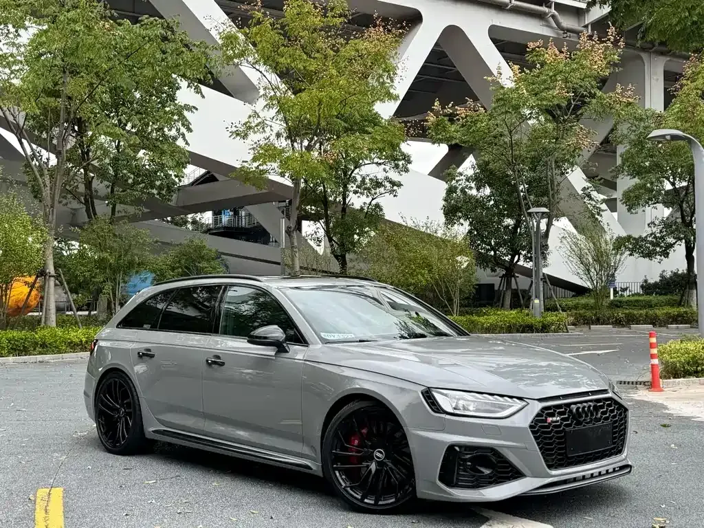 Audi RS 4 2023 из CN, фото 8