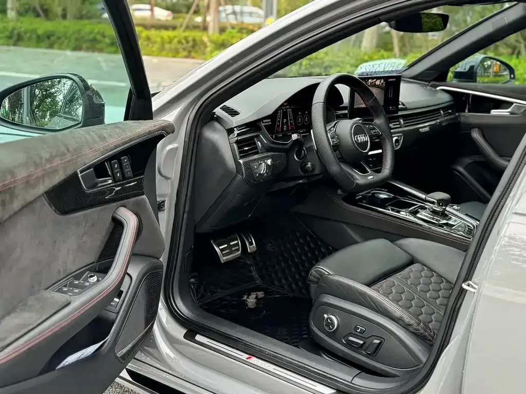 Audi RS 4 2023 из CN, фото 5